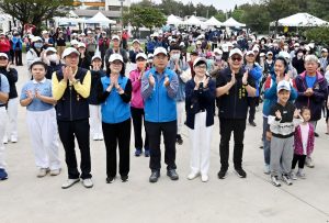 慈濟基金會辦健走 吸引上千苗栗鄉親