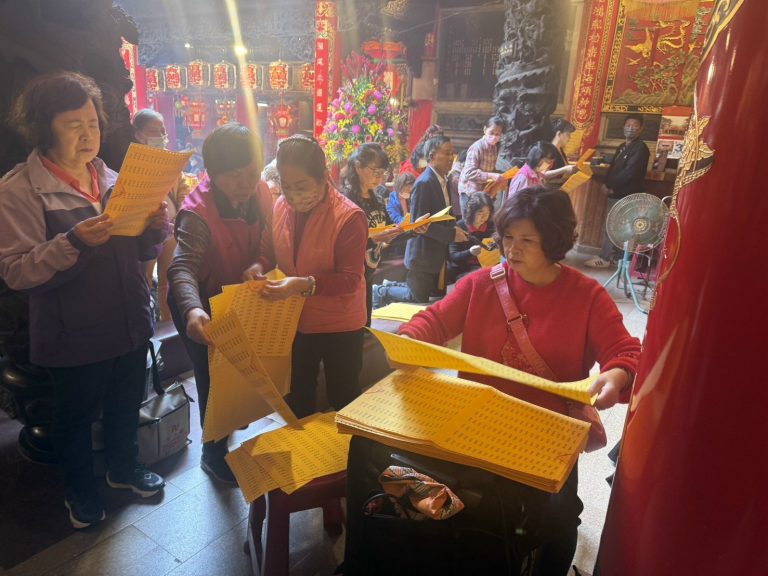 元宵佳節小過年 大甲鎮瀾宮現人潮