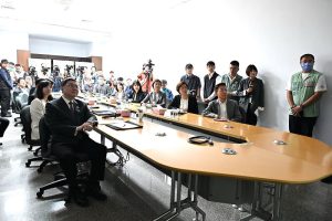 卓榮泰參訪彰化汽車零組件廠 展現產業實力與永續競爭力