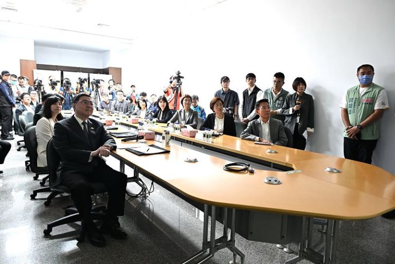 卓榮泰參訪彰化汽車零組件廠 展現產業實力與永續競爭力