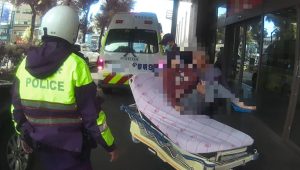 男昏厥家屬開車求助太平警開道送醫