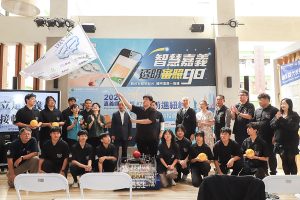 嘉縣機器人競賽代表隊赴美參賽 翁章梁授旗勉勵