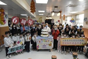 大林慈院住宿長照機構成立滿6年 切蛋糕共享喜悅