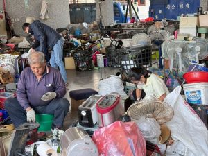 鳳山環保志工 在回收聲中歡喜迎新春