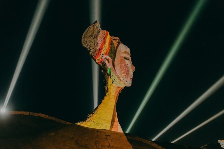 2025野柳石光夜訪女王 橫掃國際大獎