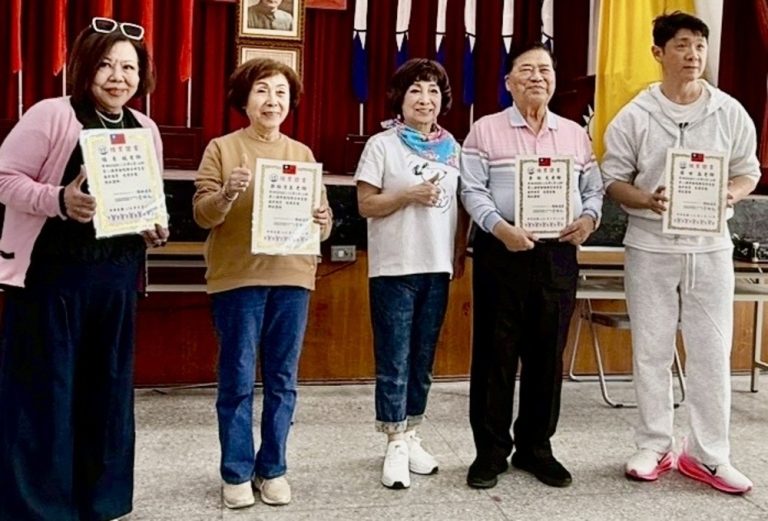 【幽湖閒話】師生一起结業！∕李伯元