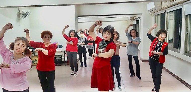 　【幽湖閒話】練舞功「馬上發」！∕李伯元