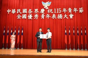 慈大兩醫學生獲優秀青年 多元投入展現社會關懷　