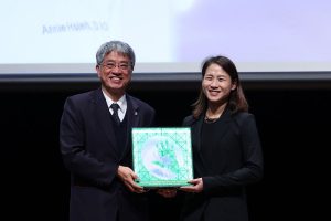 從慈大到麻省總醫院　 謝安妮獲慈濟傑出醫學系校友獎