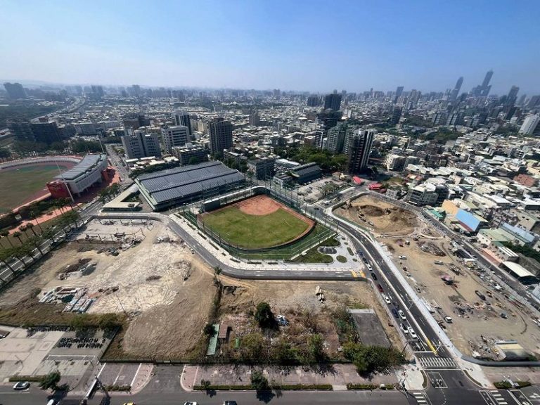 打造苓雅成為交通、綠帶與運動複合機能新地標 林欽榮視察捷運O9聯開案周邊公共設施工程