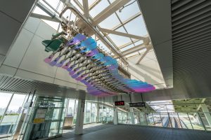 抬頭遇見流動光河中捷烏日站公共藝術「微浮」成新地標