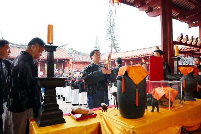 春祭大成至聖先師孔子釋奠典禮登場 黃偉哲率各界循古禮展現文化底蘊