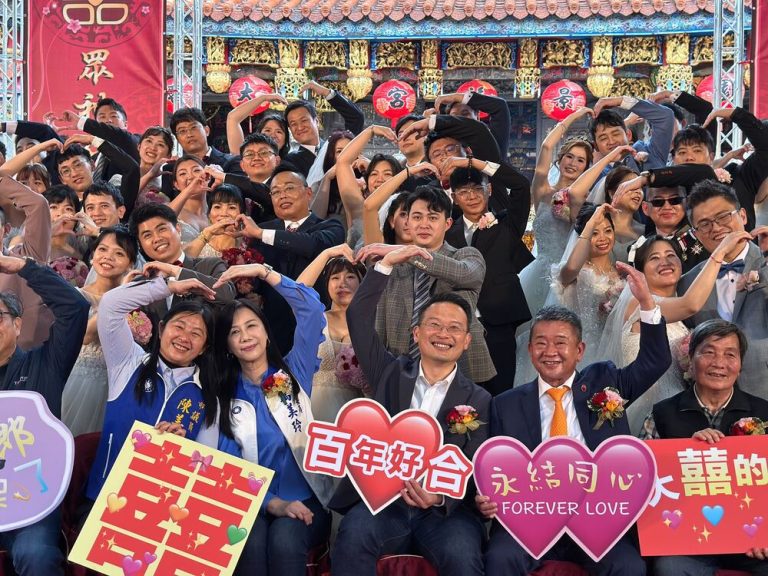 大廟遇到愛 景福宮首辦聯合婚禮