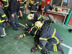 消防局辦理火場生存訓練 提升消防人員火場自救與應變能力