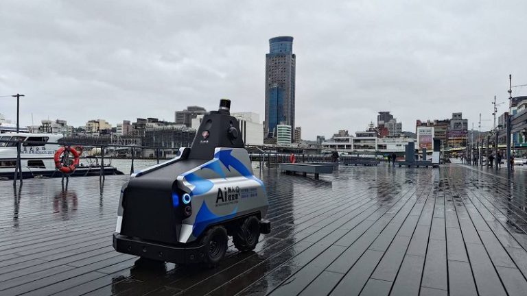 AI無人稽查車 基隆海洋廣場亮相