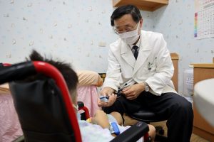 七歲女童頭痛、耳鳴 竟是罕見自體免疫神經發炎