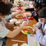 社教館邀三信教師 指導五彩營養飯糰