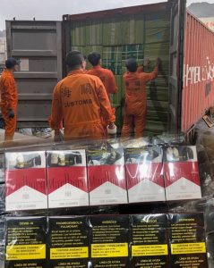 X光掃描破偽裝 基隆關攜海巡查獲416箱私菸