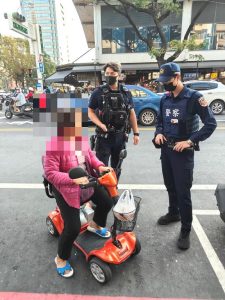 紅色代步車外型醒目 福德警憑印象助老嫗迅速尋回