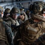 美以聯軍開轟炸荷莫茲海峽伊朗港口城市碼頭