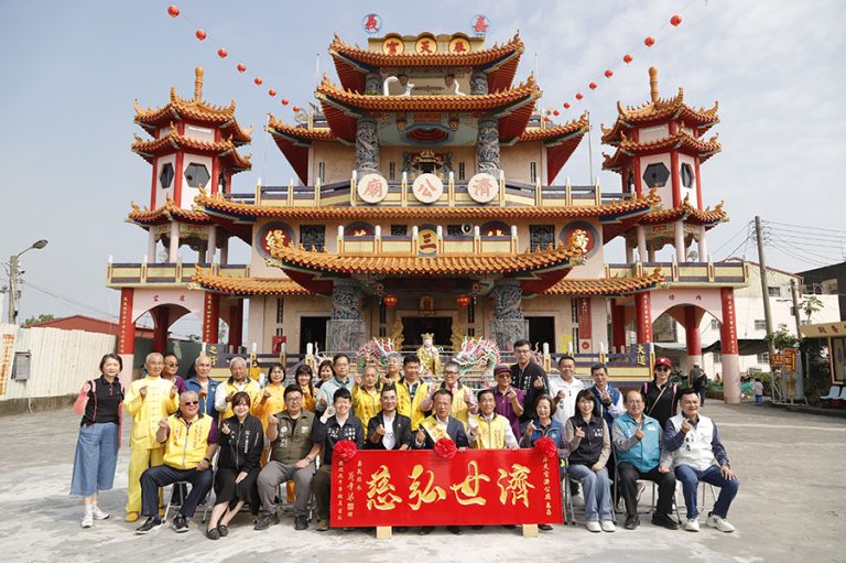 翁章梁贈匾肯定水上奉天宮濟公廟