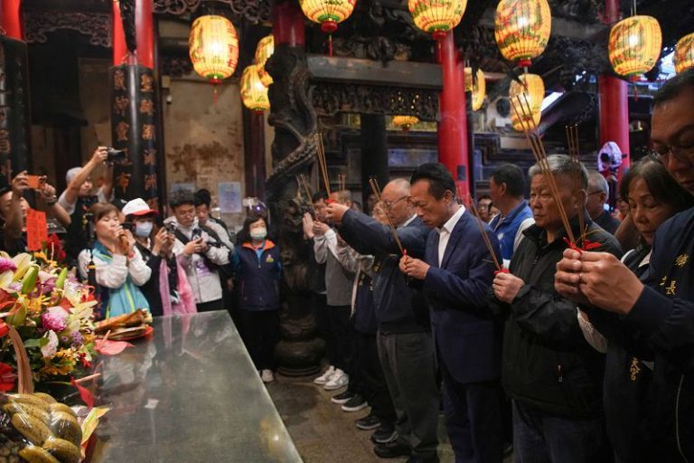 2026台灣燈會在嘉義 正式開燈 翁章梁赴新港奉天宮、六興宮參與遶境起駕大典