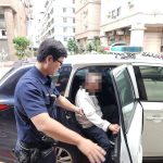 翁街頭攔車求助 警憑記憶助團圓