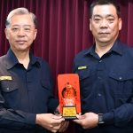 蔡清文奪刀救輕生女子吳敬田表揚稱讚