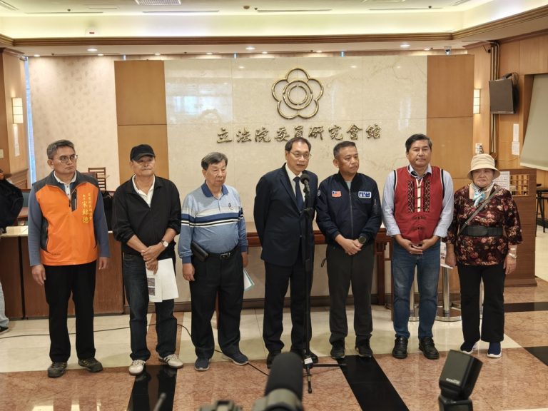 蘇清泉力挺居民 楓港溪風電案再掀爭議