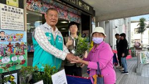 長治贈苗迎植樹節 鄉親發票換樹苗種綠意