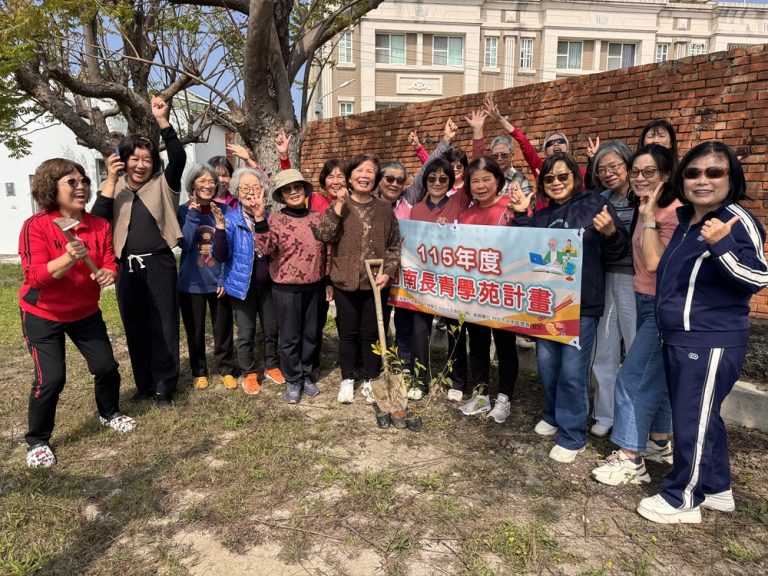 大甲30長者植樹添綠意 齊心種下希望