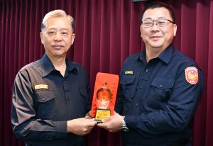 陳甲林解救尋短男 吳敬田公開表揚稱讚