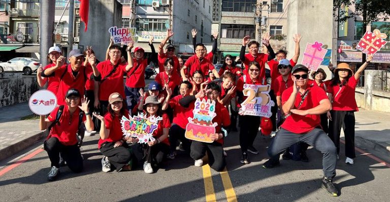 高雄大遠百挺台灣 與球迷為中華隊助威