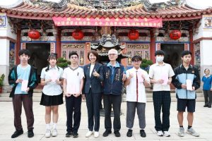 藍田書院頒清寒獎學金 許淑華贈感謝狀