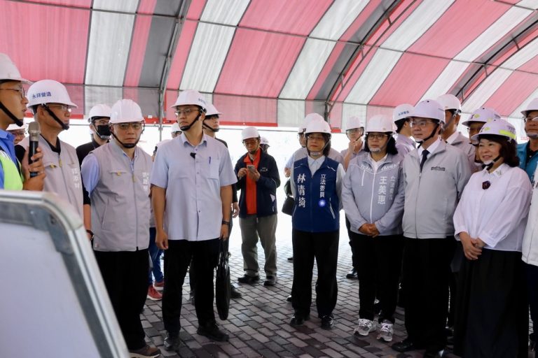 卓揆視察嘉市西區全民運動館