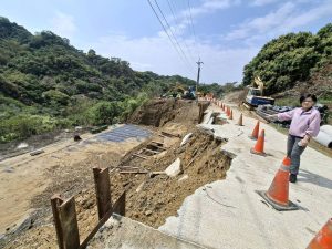 霧峰桐林暗坑巷便道 遇豪雨又坍了