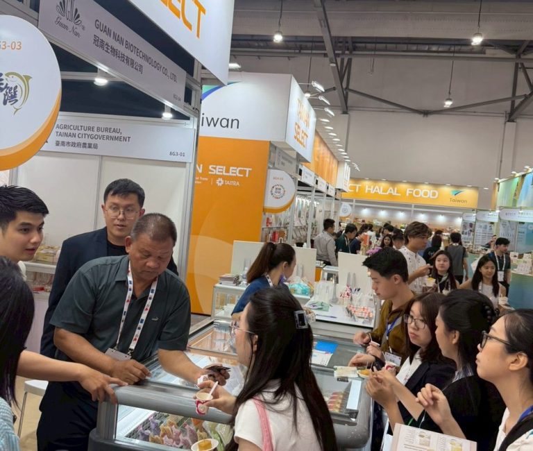 黃偉哲率隊叩關新加坡食品展