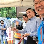 視察清明掃墓 謝國樑籲多搭接駁車、落實環保祭祀