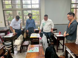 施志昌爭取147萬 為大甲高中汰換課桌椅