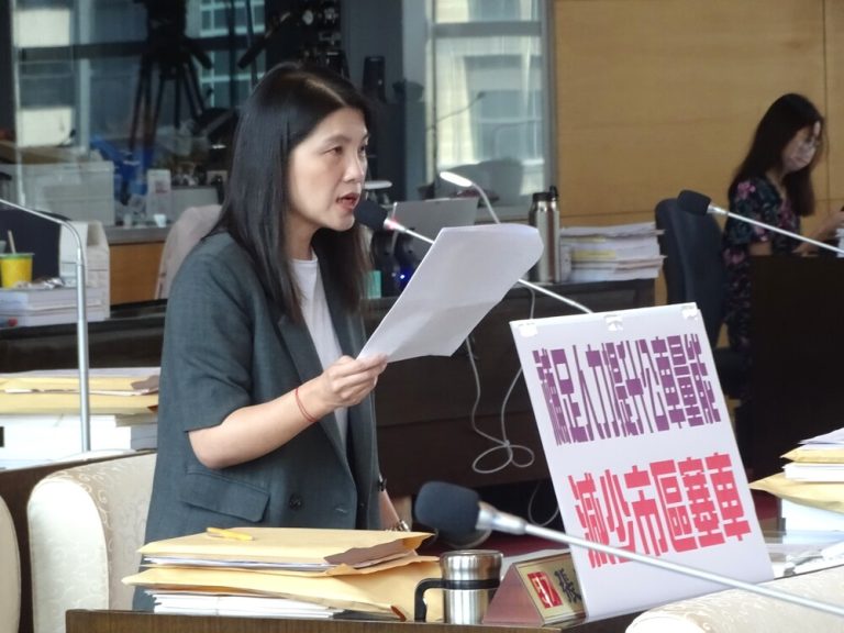 64輛雙節公車將屆齡退場 張廖乃綸憂無法補足運能