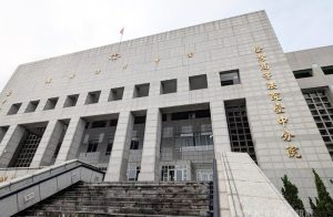 女到臺中高分院出庭不知被通緝 警帶回