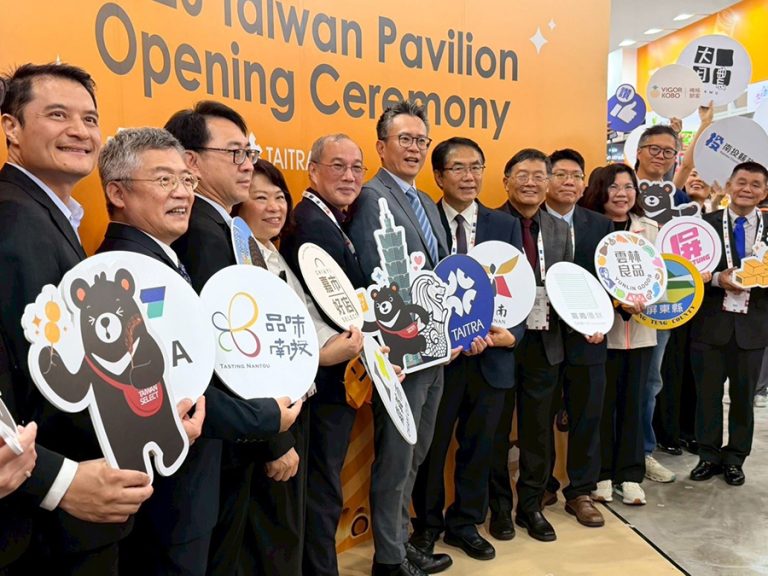 黃敏惠率嘉市好店前進新加坡