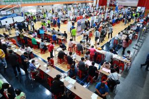 「薪動高雄、職得幸福」大型徵才活動雄中登場 人潮熱絡