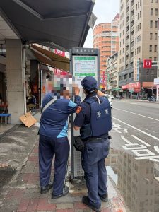 翁不熟公車路線好困擾 警指引助返家