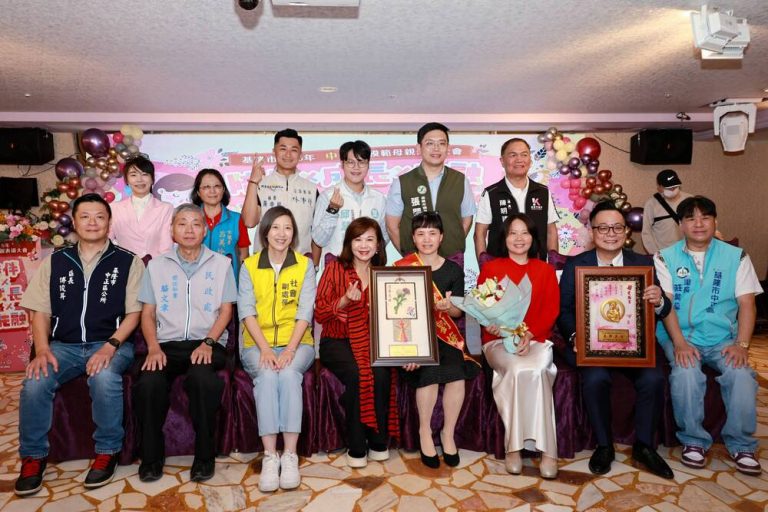 中正區29位模母 邱佩琳親獻祝福