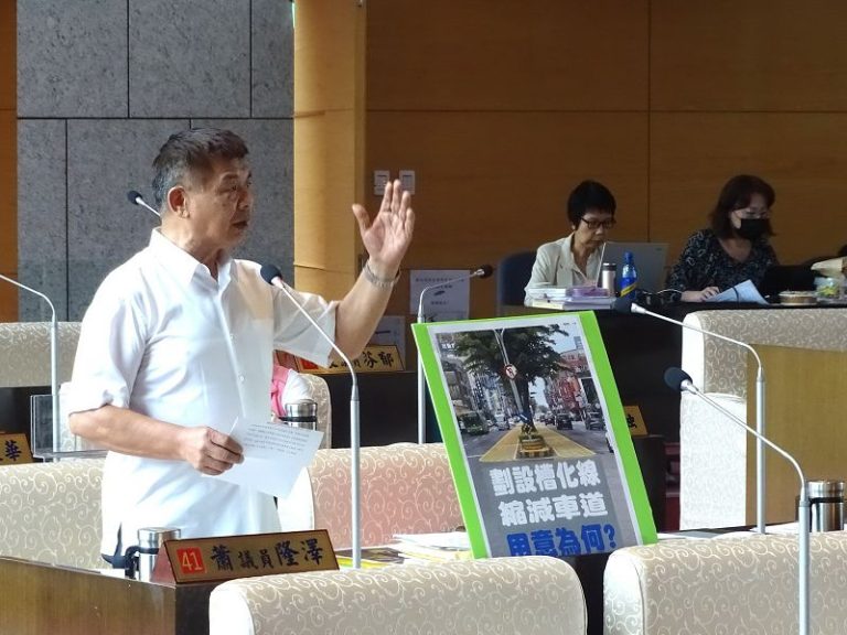 中清路規劃槽化線 成市庫無形提款機 蕭隆澤替市民抱不平 抨擊市府設陷阱