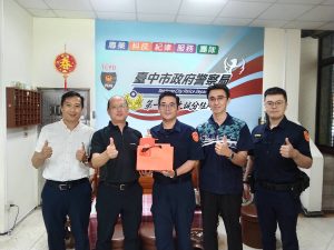 大誠所員警破獲應召站 主秘張義昌頒慰問金