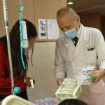 針織小馬送祝福 台中慈濟醫院兒科病房歡樂過節