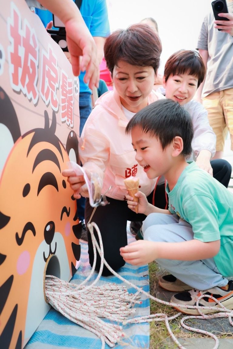 兒童連假首日 陳亭妃嗨翻台江