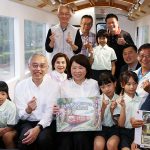 黃敏惠與林森國小師生同慶林鐵車廂新生